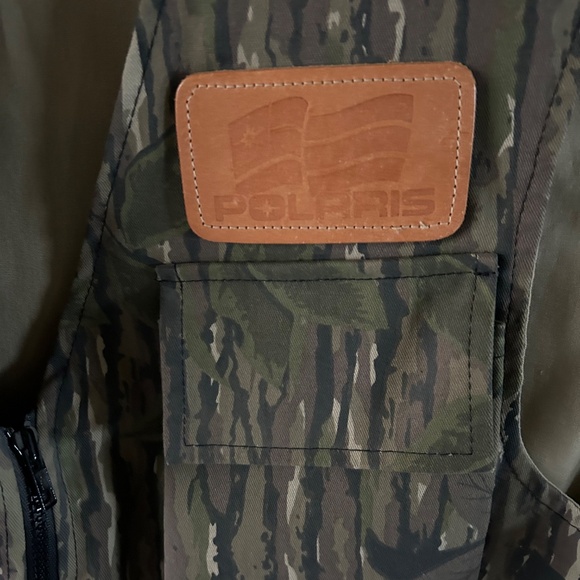 Men's Polaris/Real Tree Camouflage Utility Vest - Picture 4 of 5